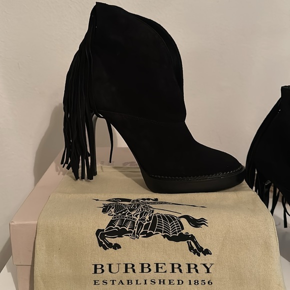 Shoes - Picture 2 of 6